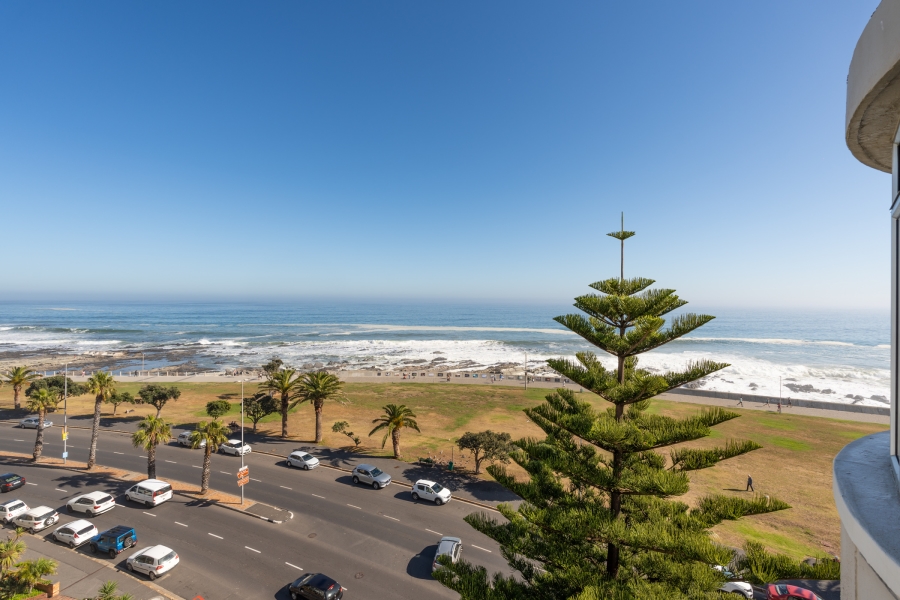 To Let 4 Bedroom Property for Rent in Sea Point Western Cape